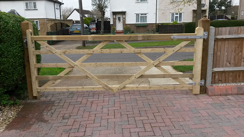 timber field gate by Paul Timms Fencing